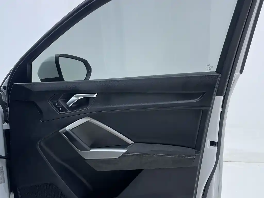 Audi Q3 2022 — фото 12