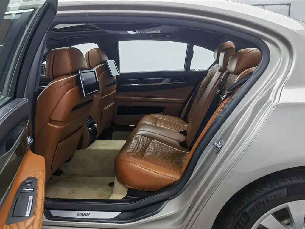 BMW 7 Series 2014 — фото 15