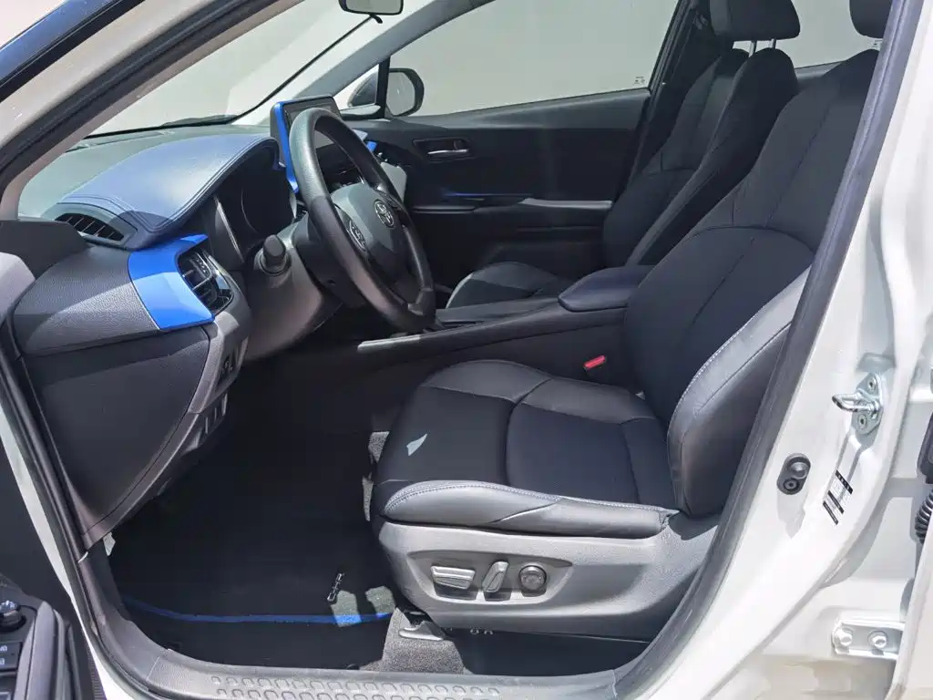 Toyota C-HR 2023 — фото 12