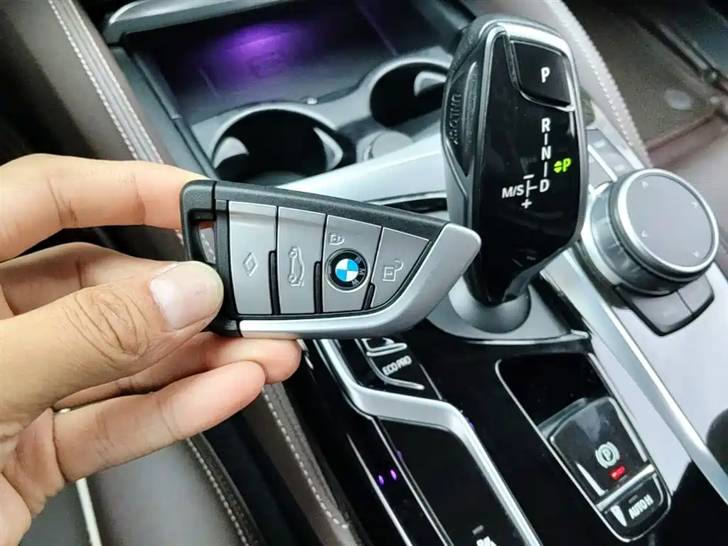 BMW 5 Series 2021 — фото 15