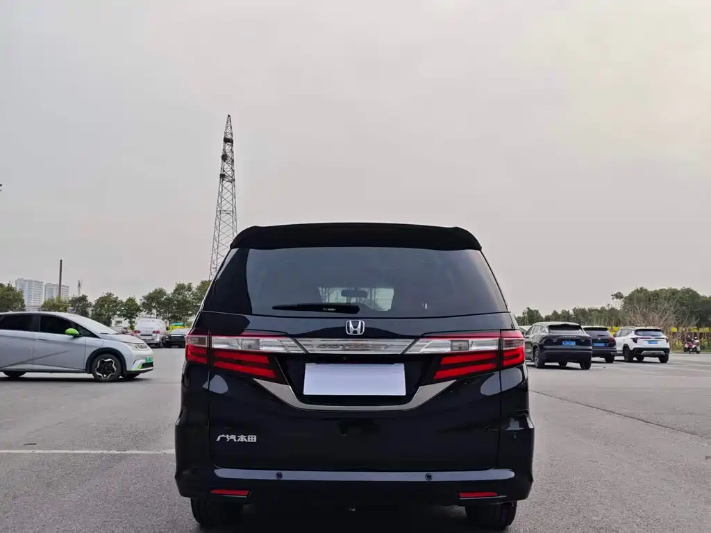 Honda Odyssey 2017 — фото 8