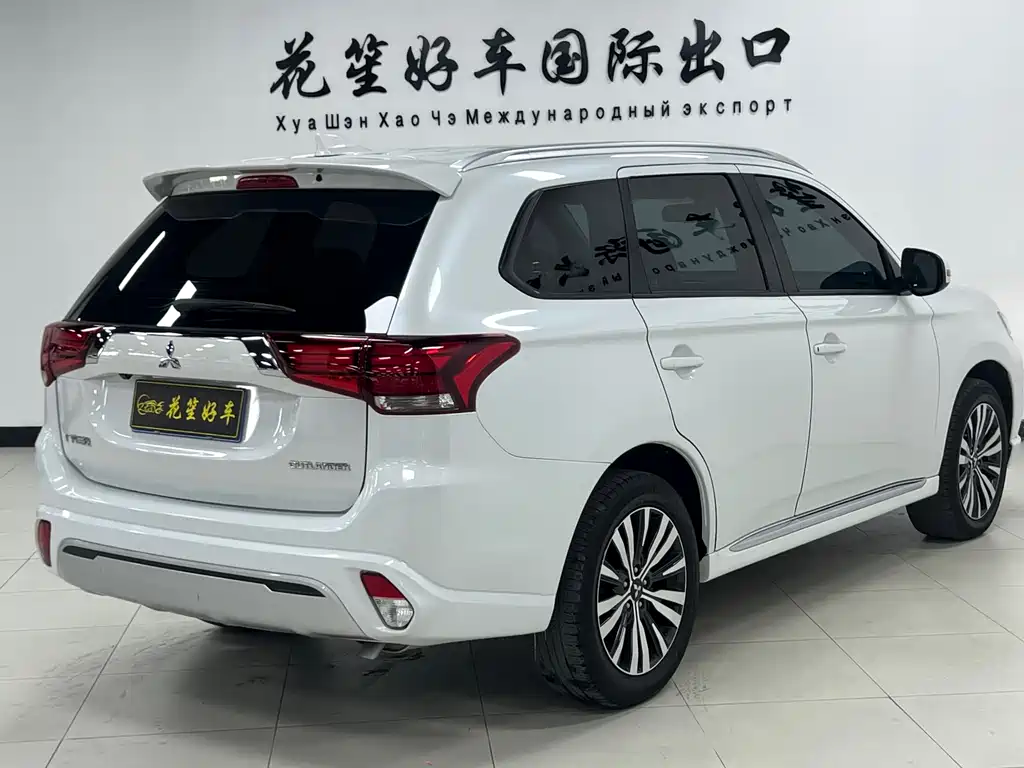 Mitsubishi Outlander 2022 — фото 7