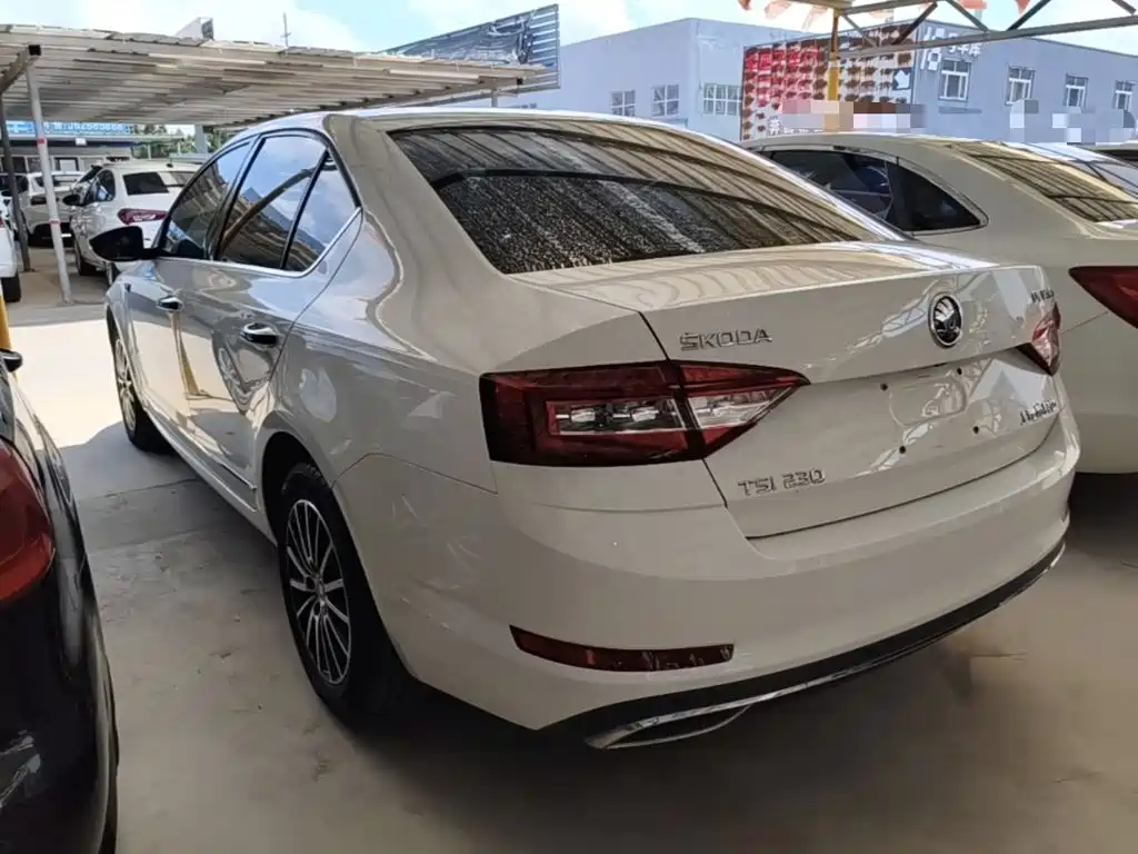 Skoda Octavia 2018 — фото 5