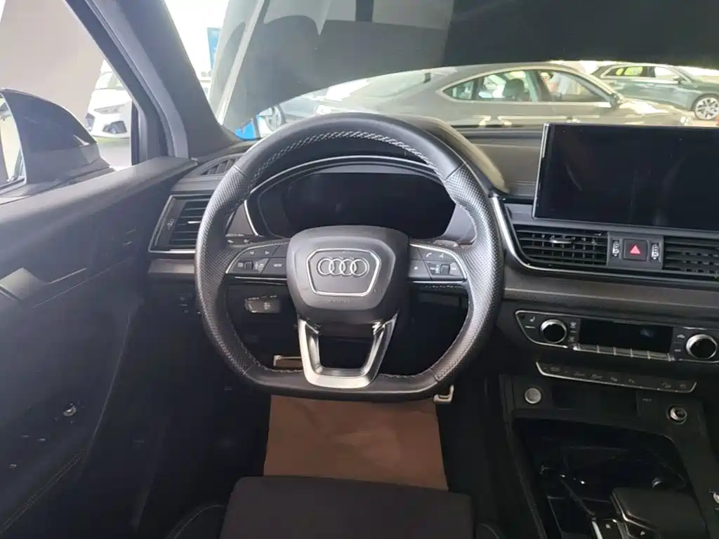 Audi Q5L Sportback 2023 — фото 17