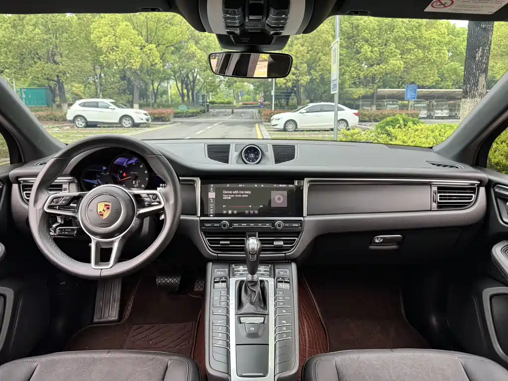 Porsche Macan 2020 — фото 12