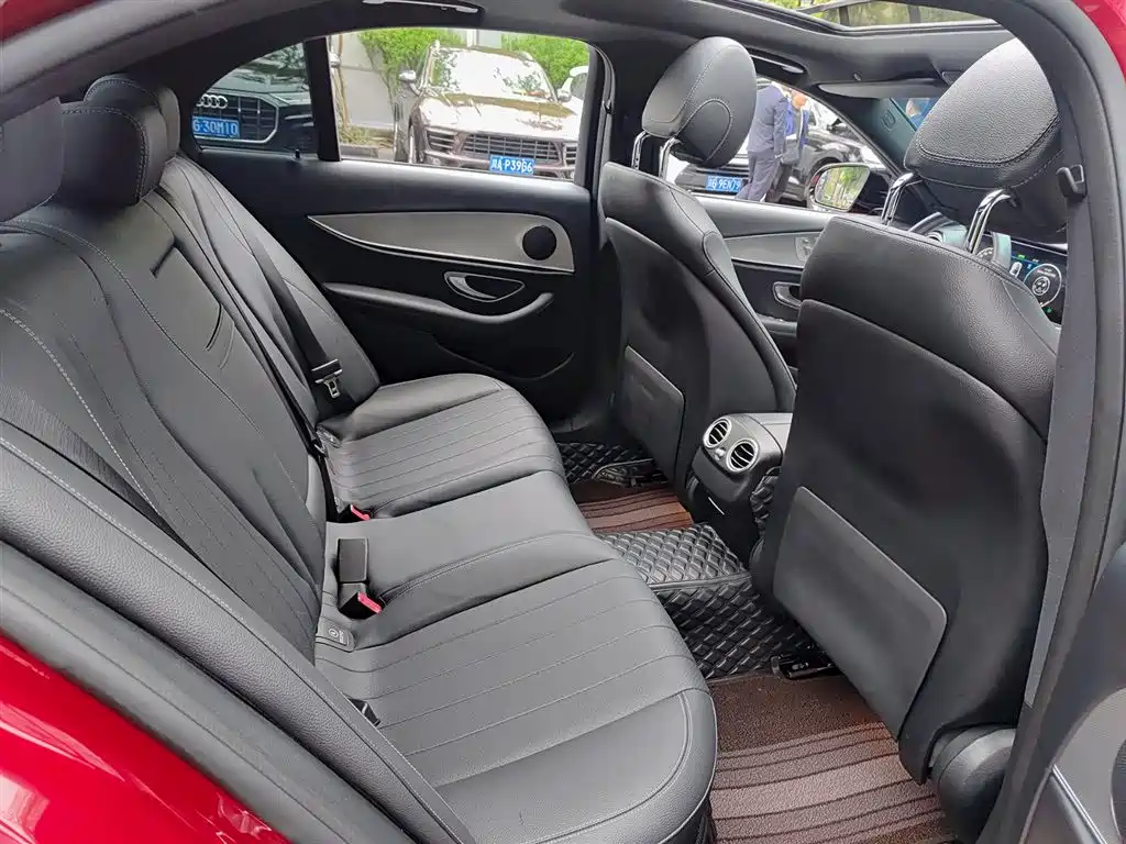 Mercedes-Benz E-Class 2019 — фото 11