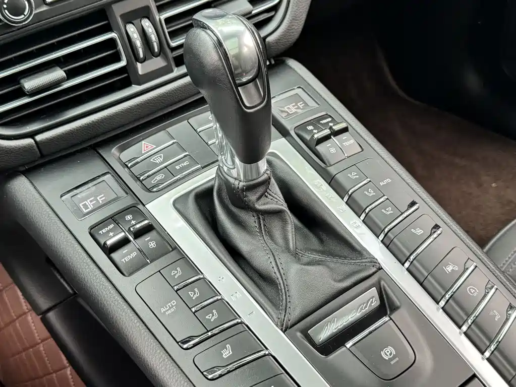 Porsche Macan 2020 — фото 11