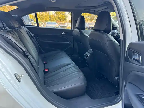 Peugeot 408 2022