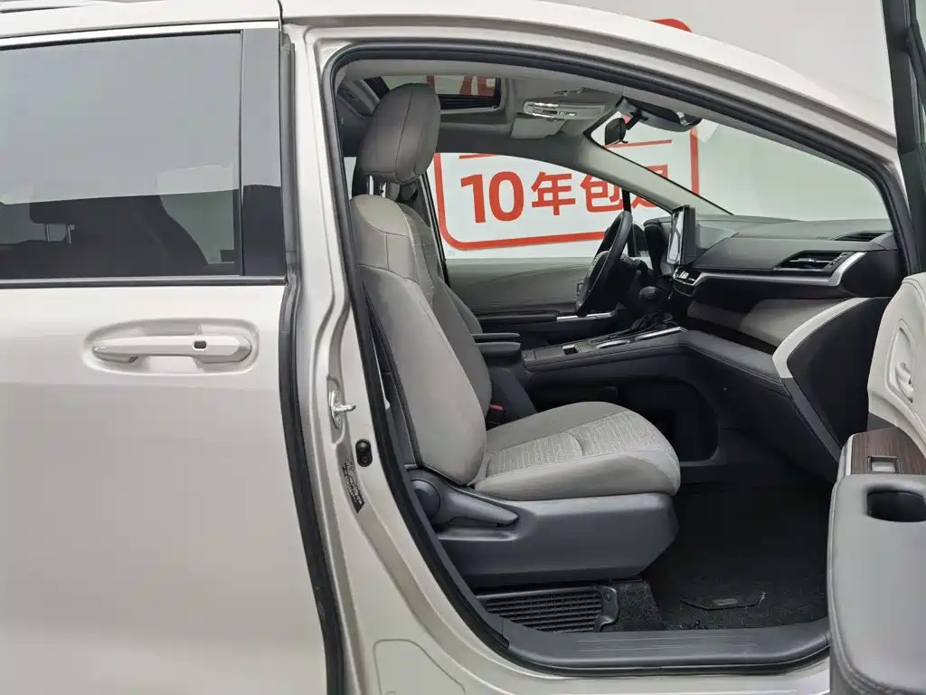 Toyota Sienna 2023 — фото 23