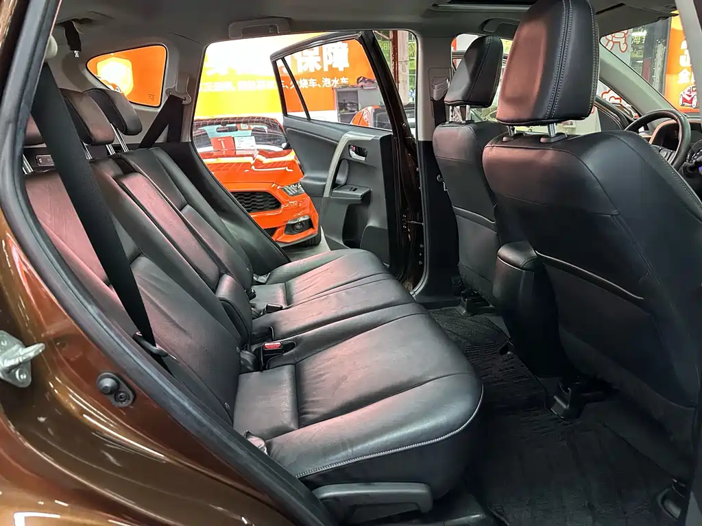 Toyota RAV4 2015 — фото 11