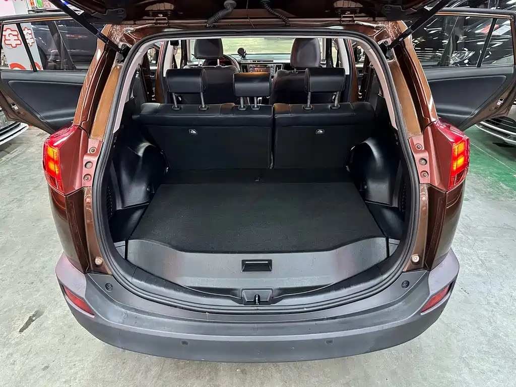 Toyota RAV4 2015 — фото 15