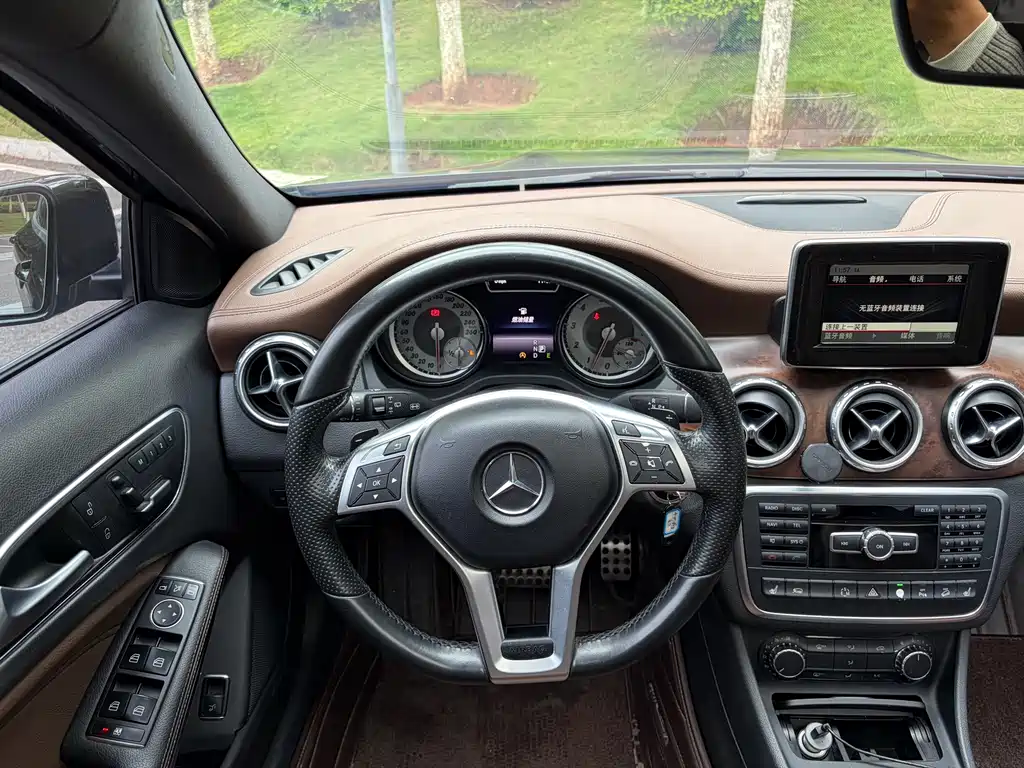 Mercedes-Benz GLA 2015 — фото 12