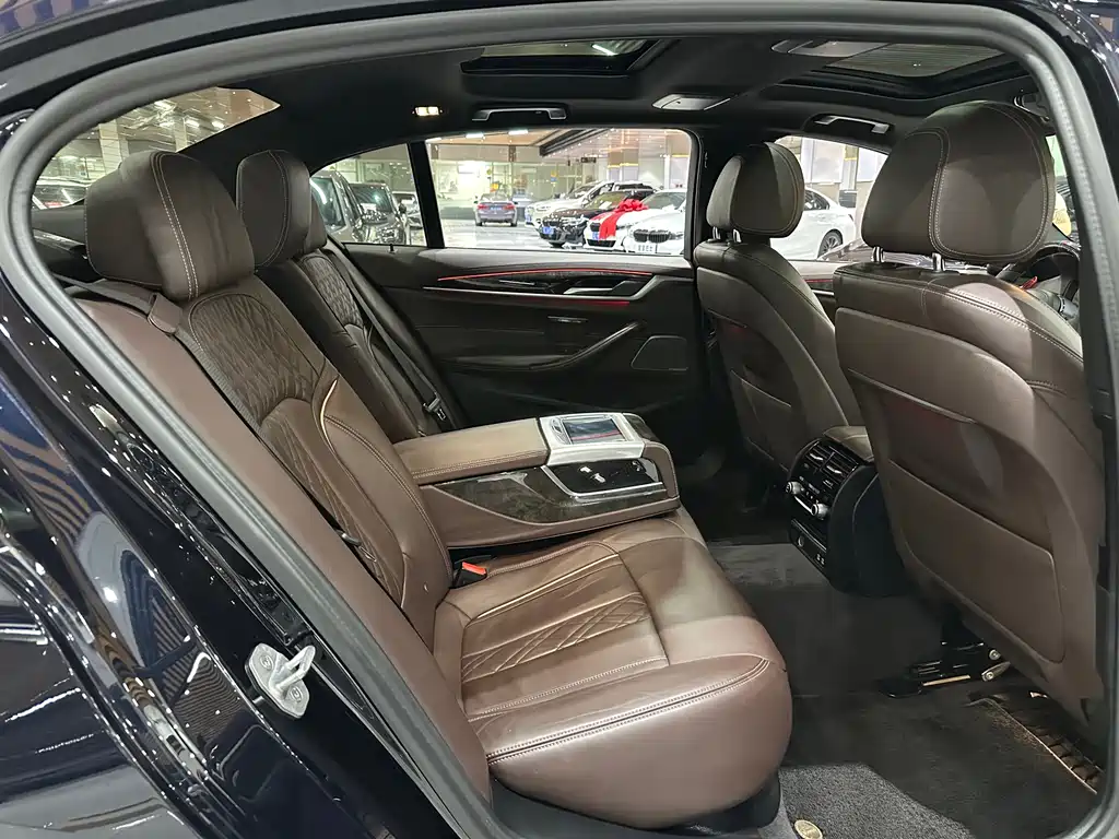 BMW 5 Series 2020 — фото 10