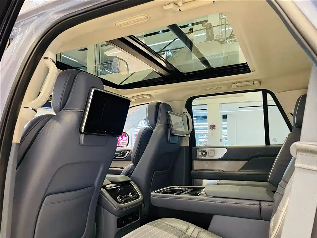 Lincoln Navigator 2019 — фото 12