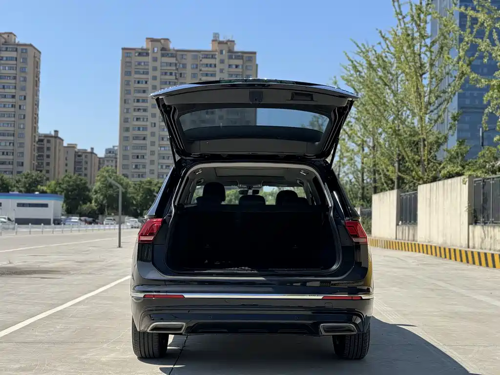 Volkswagen Tiguan L Plug-In Hybrid 2021 — фото 8