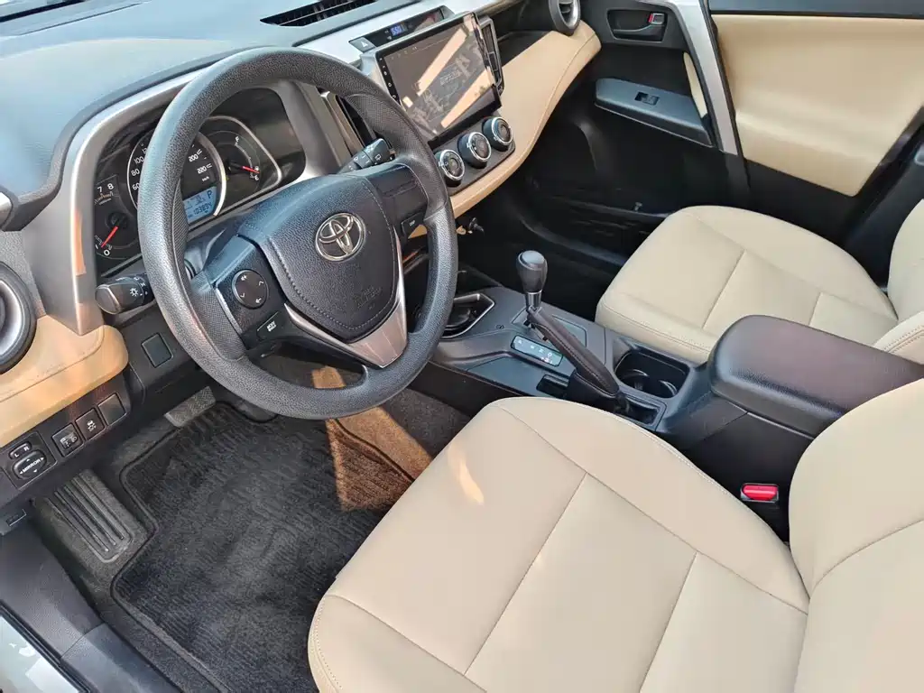 Toyota RAV4 2018 — фото 10