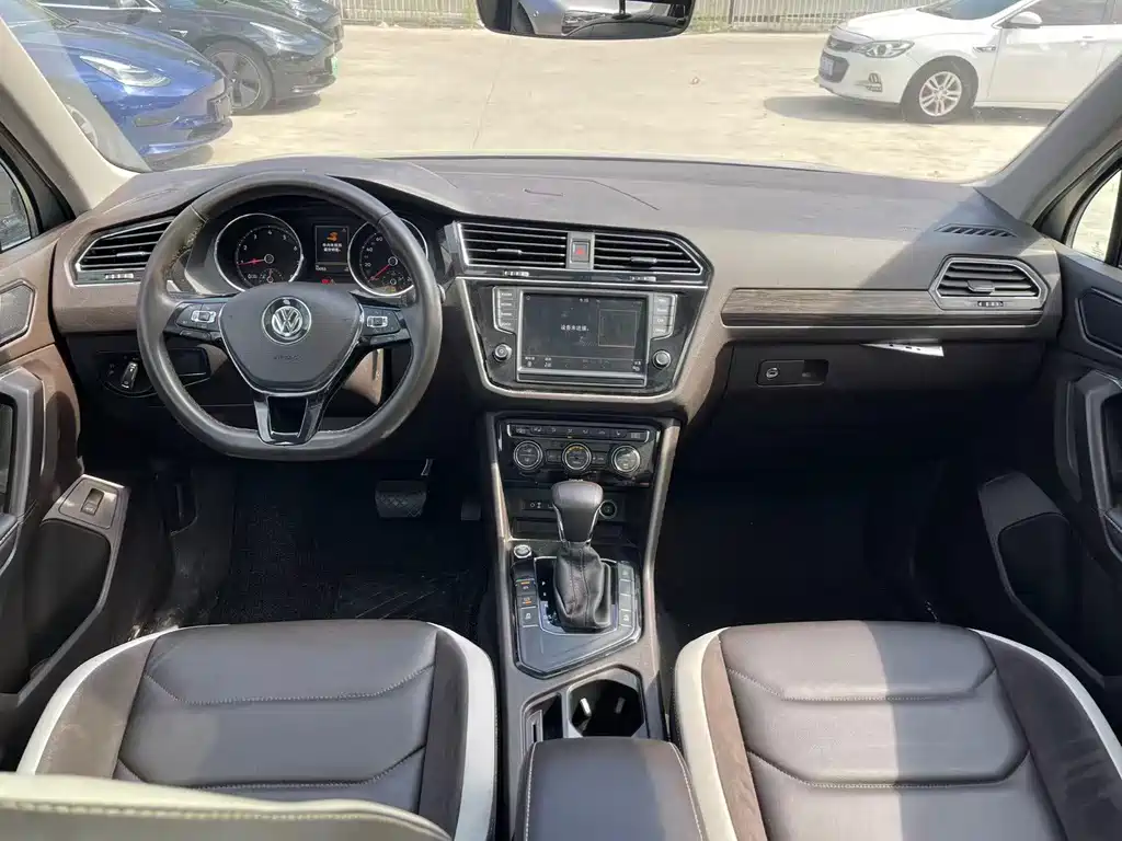 Volkswagen Tiguan L 2018 — фото 11