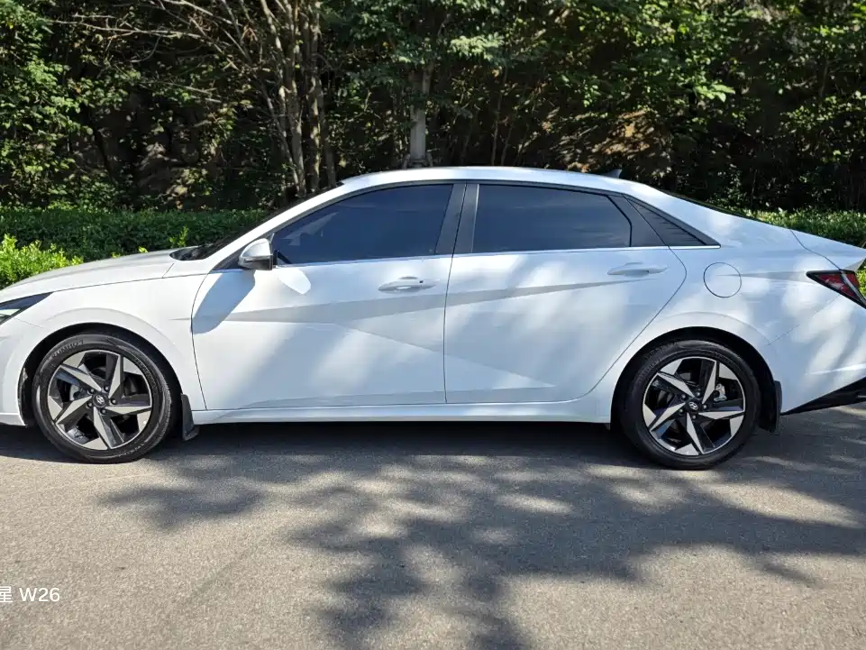 Hyundai Elantra 2023 — фото 14