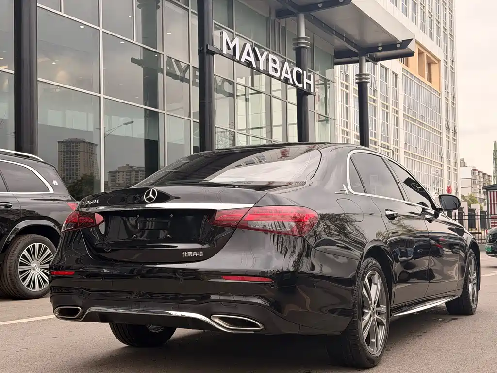 Mercedes-Benz E-Class 2023 — фото 6