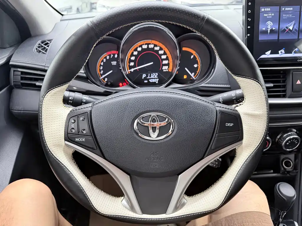 Toyota Yaris L 2022 — фото 10