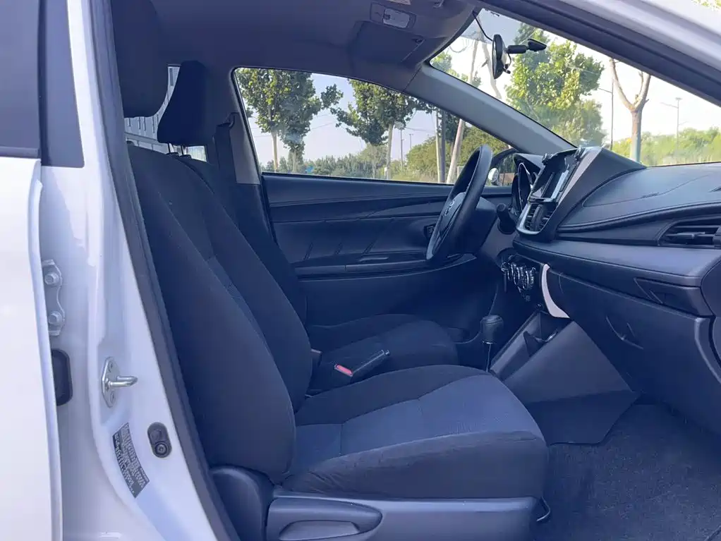 Toyota Yaris L 2017 — фото 24