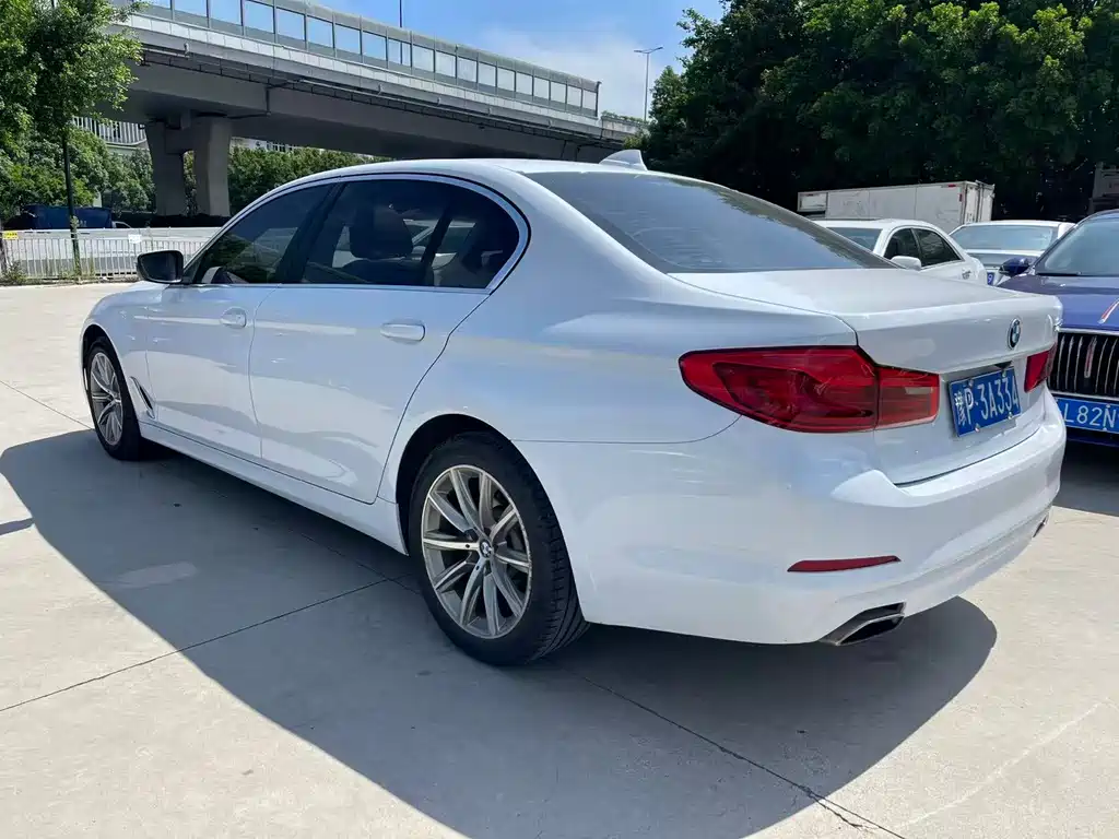 BMW 5 Series 2018 — фото 6