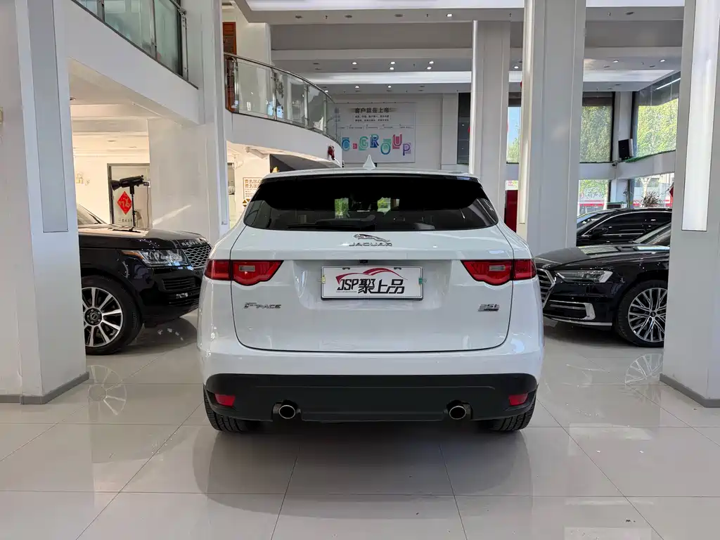 Jaguar F-PACE 2017 — фото 11
