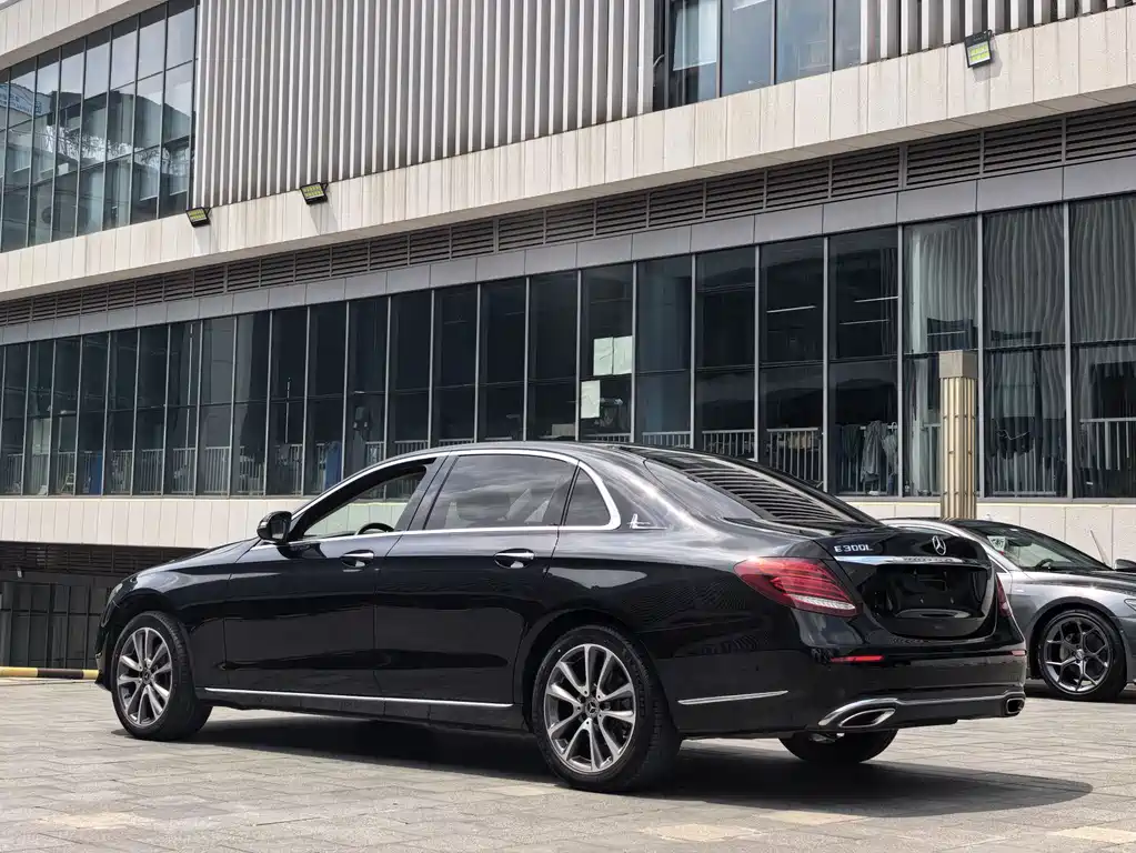 Mercedes-Benz E-Class 2020 — фото 22