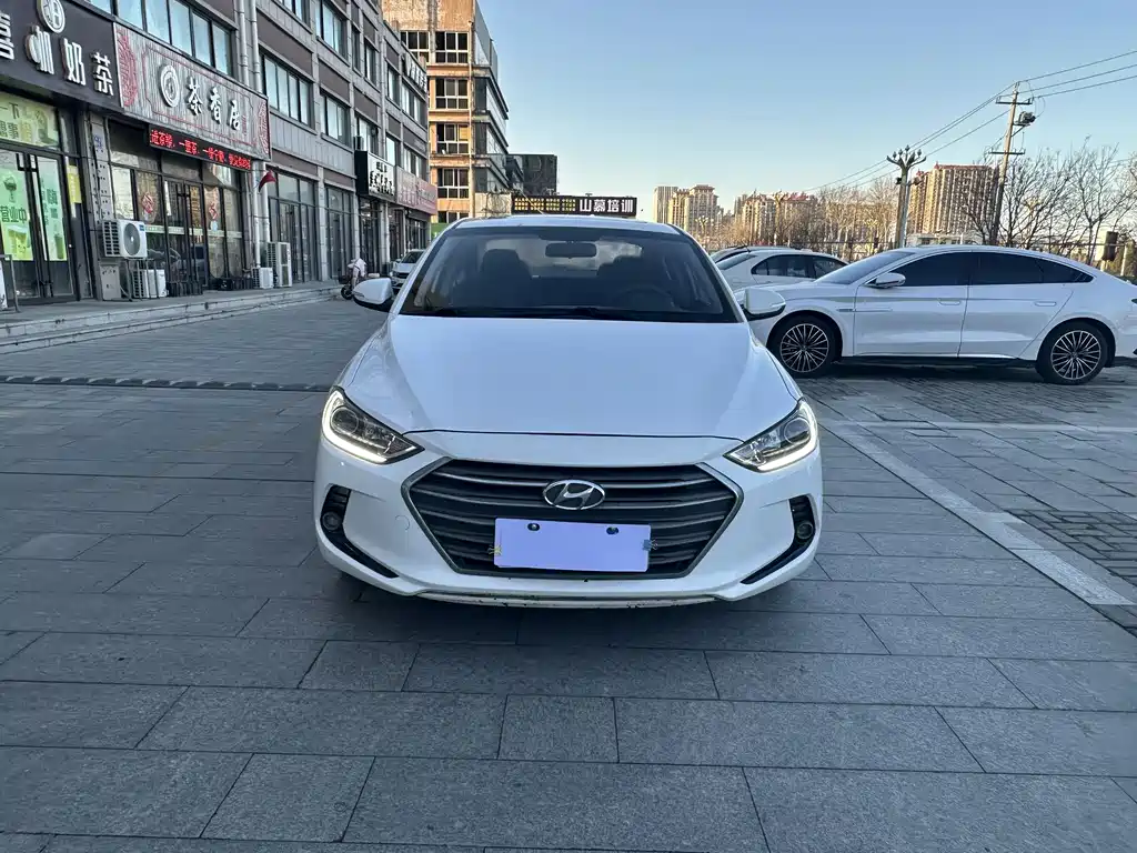 Hyundai Elantra 2018 — фото 2