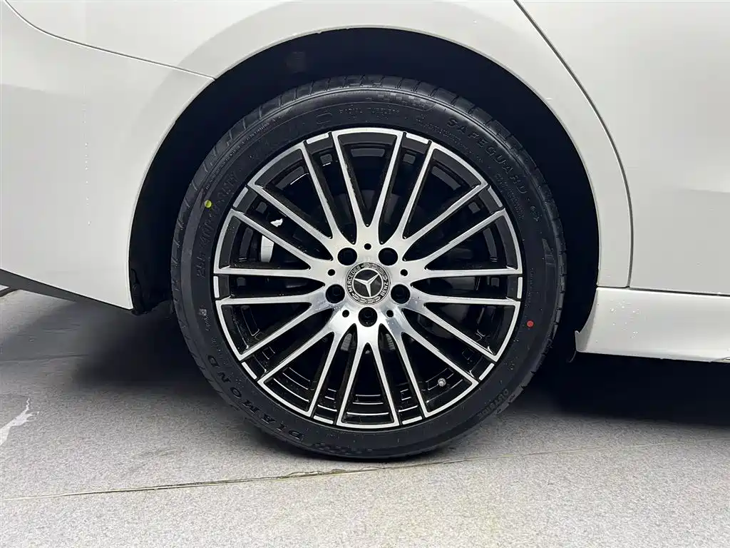 Mercedes-Benz C-Class 2023 — фото 9