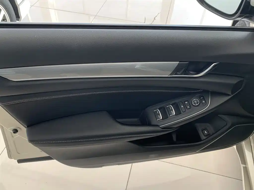 Honda Inspire 2022 — фото 16