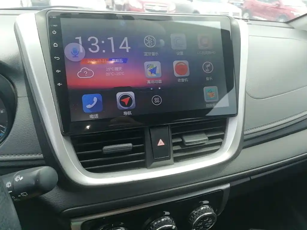 Toyota Yaris L 2019 — фото 13