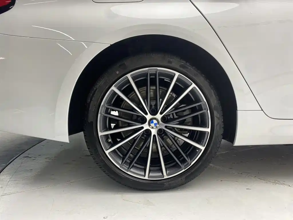 BMW 5 Series 2021 — фото 11