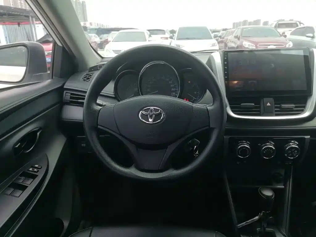 Toyota Yaris L 2019 — фото 11