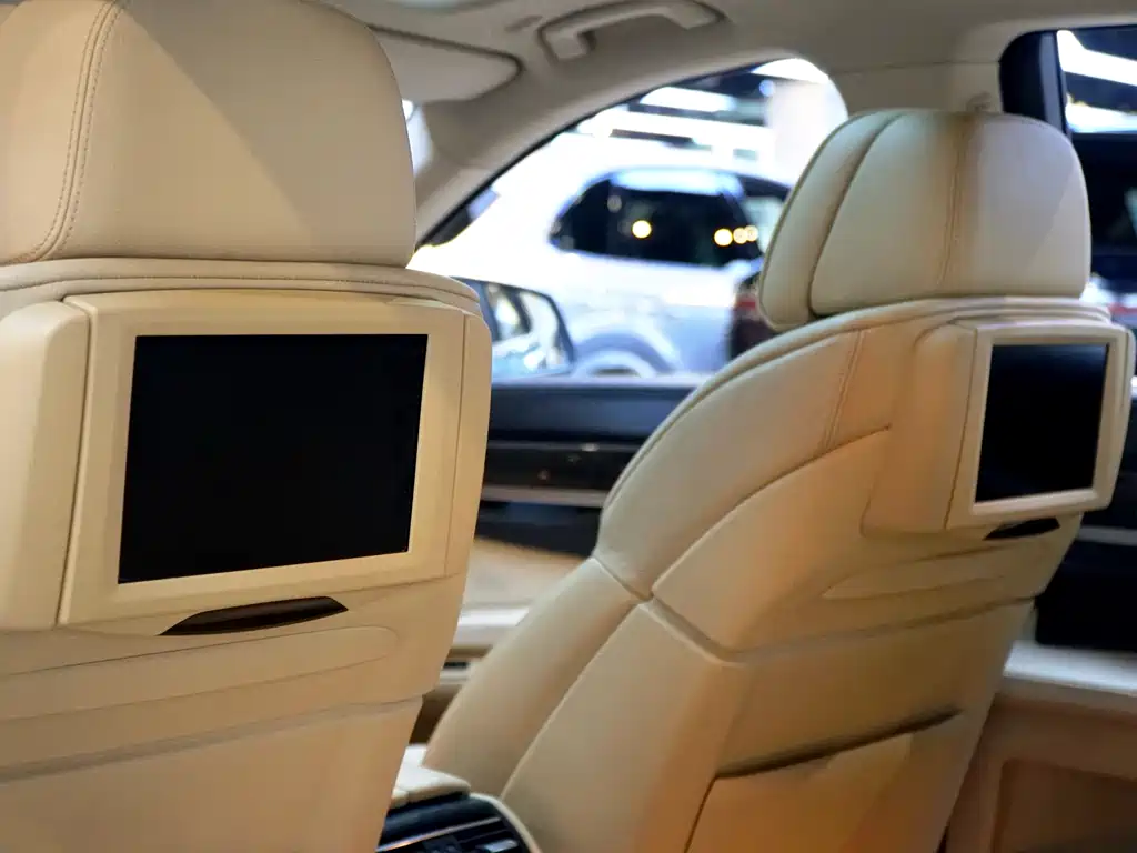 BMW 7 Series 2012 — фото 13