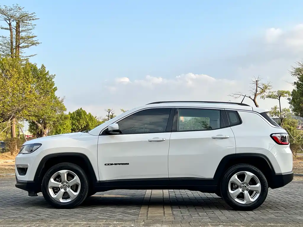 Jeep Compass 2017 — фото 19