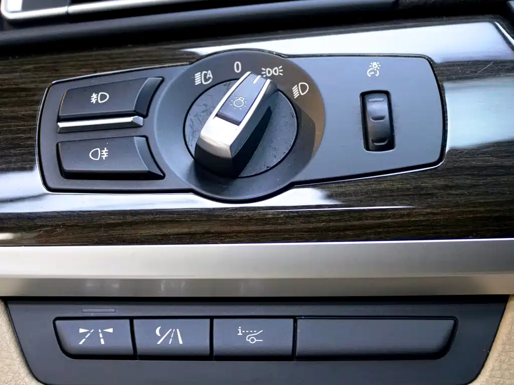 BMW 7 Series 2012 — фото 17