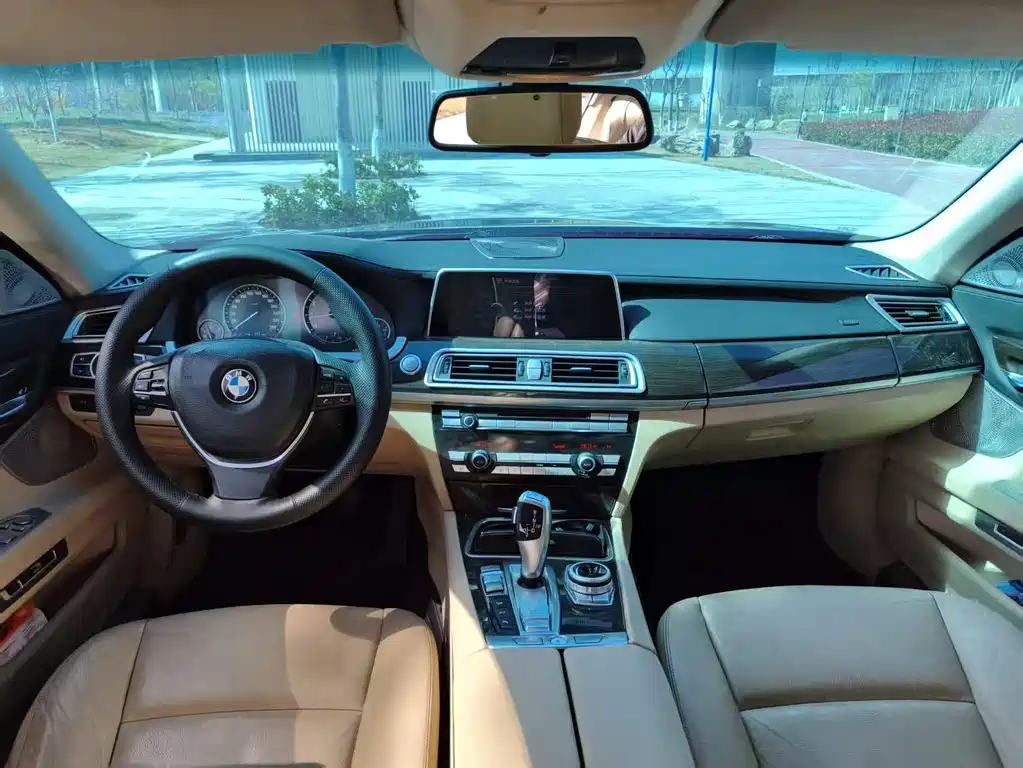 BMW 7 Series 2014 — фото 8