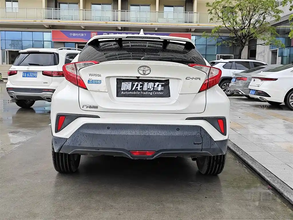 Toyota C-HR 2020 — фото 8