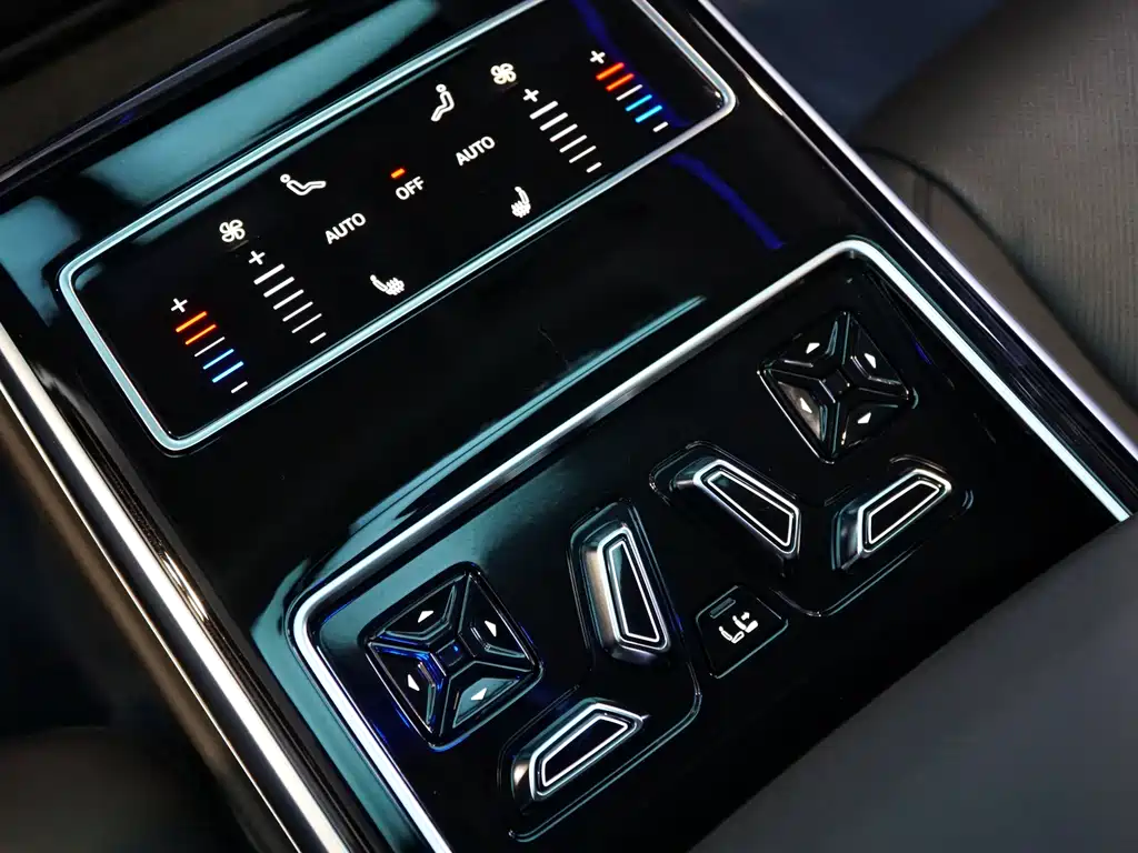 Audi A8 2022 — фото 16