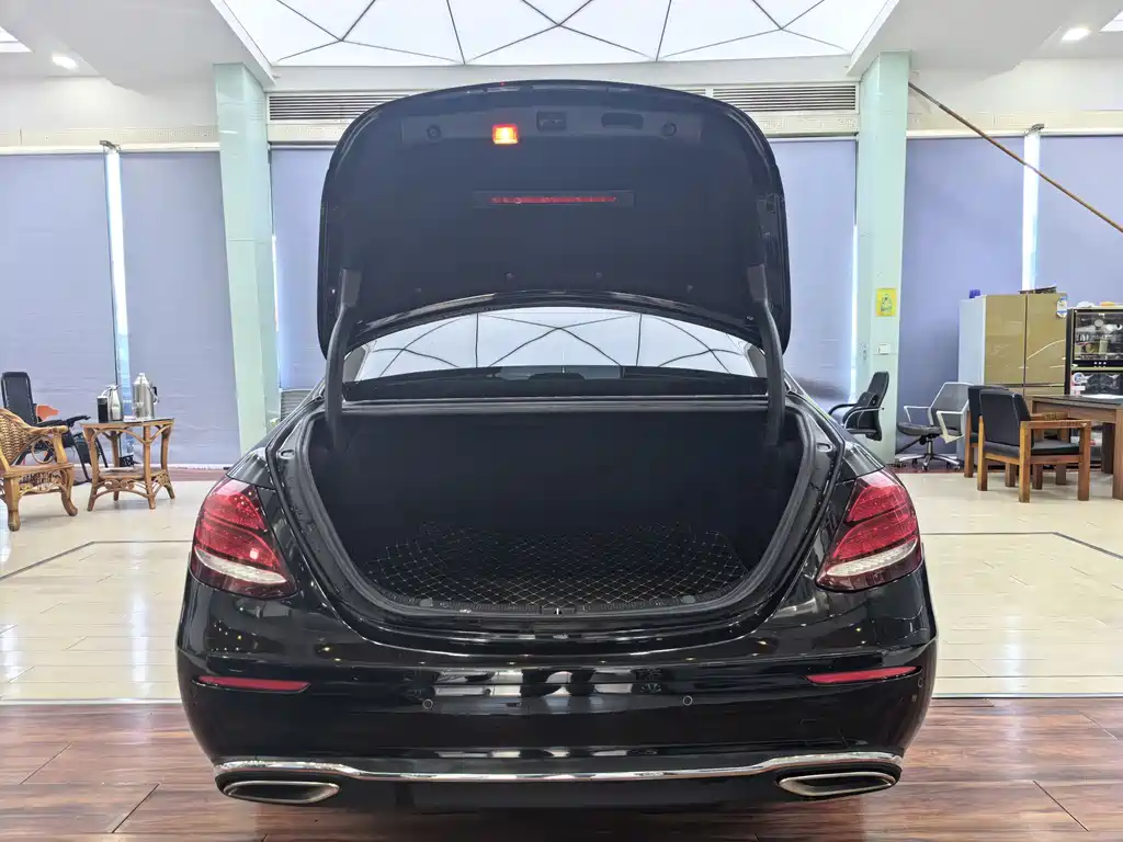 Mercedes-Benz E-Class 2017 — фото 13