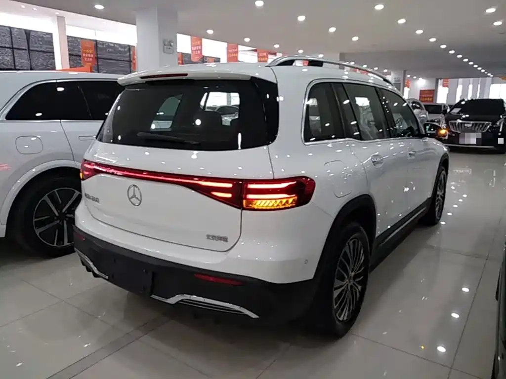 Mercedes-Benz EQB 2026