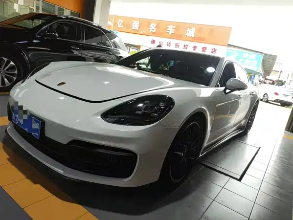 Porsche Panamera 2022