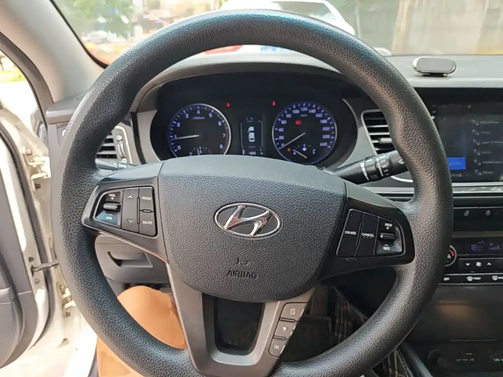 Hyundai Mistra 2015 — фото 11