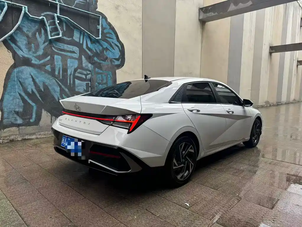 Hyundai Elantra 2023 — фото 3
