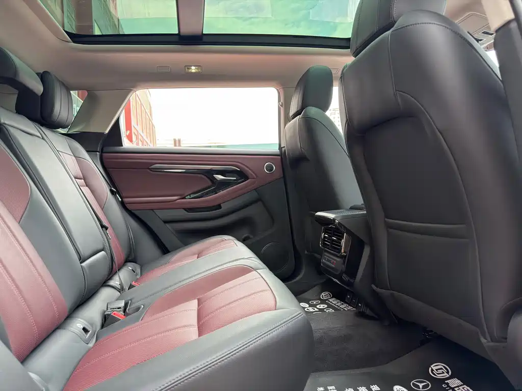 Land Rover Evoque 2023 — фото 9