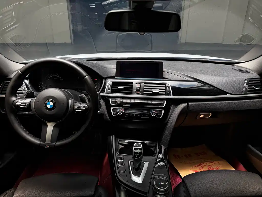 BMW 3 Series 2019 — фото 11