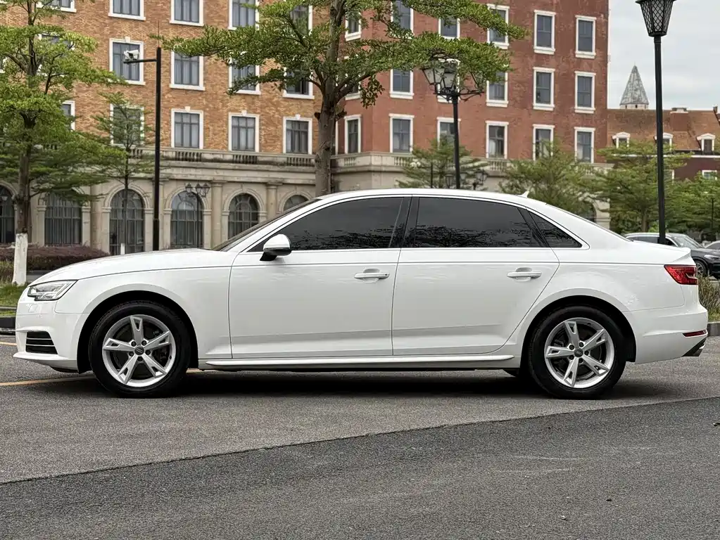 Audi A4L 2017 — фото 3