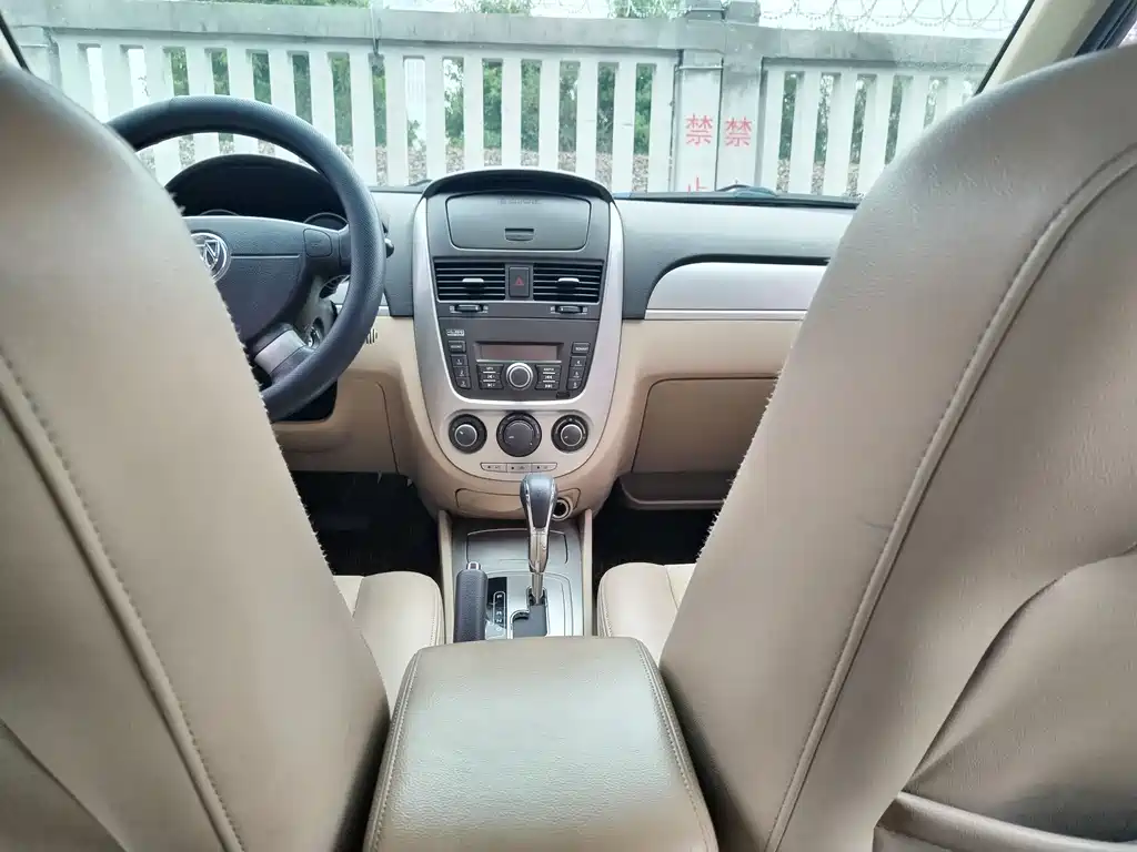 Buick Excelle 2014 — фото 14