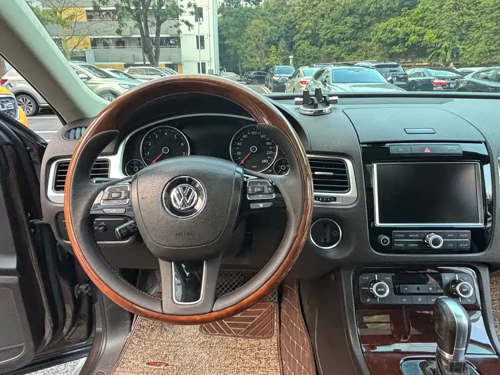 Volkswagen Touareg 2014 — фото 14